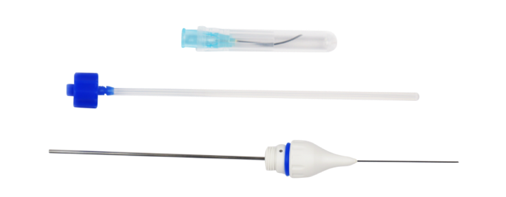 23 G anteriore Vitrektomie Einmaltip und zugehöriges Einmal-Verbrauchsmaterial, untereinander angeordnet.