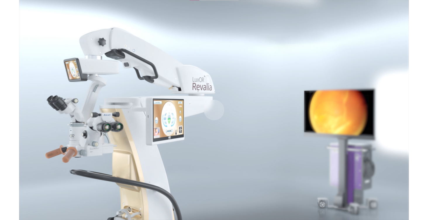 Ein Bild des LuxOR Revalia Mikroskops im Vordergrund und dem NGENUITY 3D Visualisierungssystem im Hintergrund. Eine weiße Play-Taste zeigt an, dass dies ein Video ist.