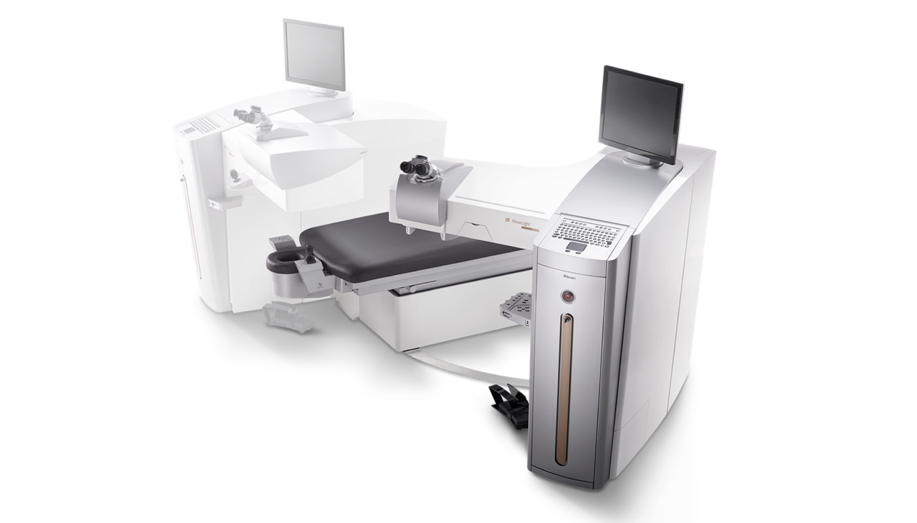 Ein Blick von oben auf das Femtosekundenlasergerät Alcon Wavelight FS200, ganz links ausgeblendet, gegenüber dem Excimerlasergerät Alcon Wavelight EX500, rechts in Farbe.