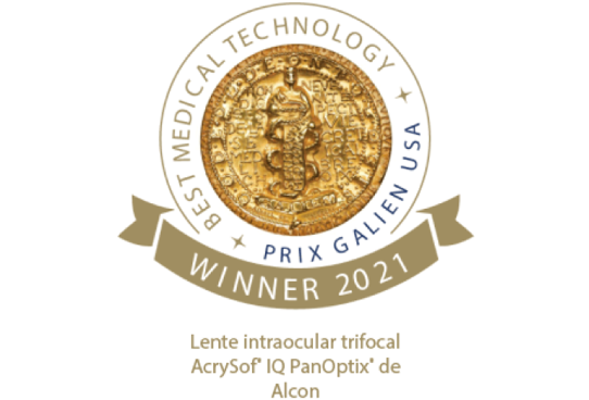 Imagen de una medalla de oro que identifica las lentes intraoculares trifocales AcrySof IQ PanOptix de Alcon como ganadoras del premio Prix Galien USA 2021 a la mejor tecnología médica.