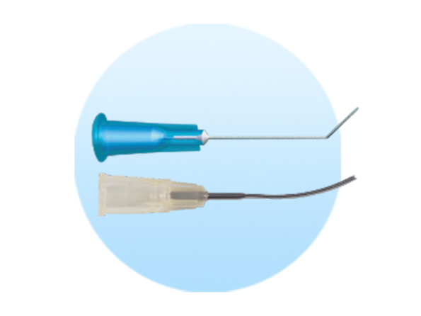 Cistitomo, cánula y aguja quirúrgica sobre un fondo circular azul claro.