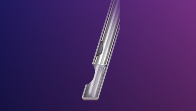 Imagen de la sonda de vitrectomía de doble corte HYPERVIT. El dispositivo aparece sobre un fondo morado.
