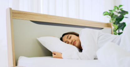 Persona durmiendo en la cama