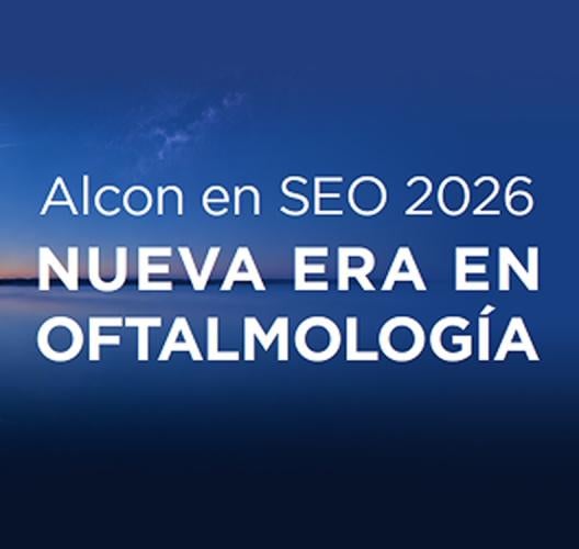 Vista panorámica nocturna de Palma de Mallorca con el texto «Alcon en SEO 2026: Nueva era en oftalmología».