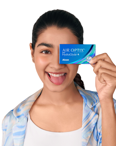 Smiling woman with air optix plus hydraglyde pack