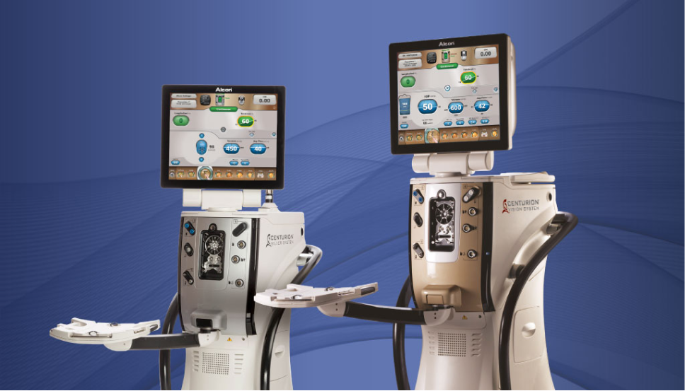 CENTURION SilverとCENTURION Vision System with ACTIVE SENTRYハンドピースの画像。青色の背景に2台の器械が並んでいる