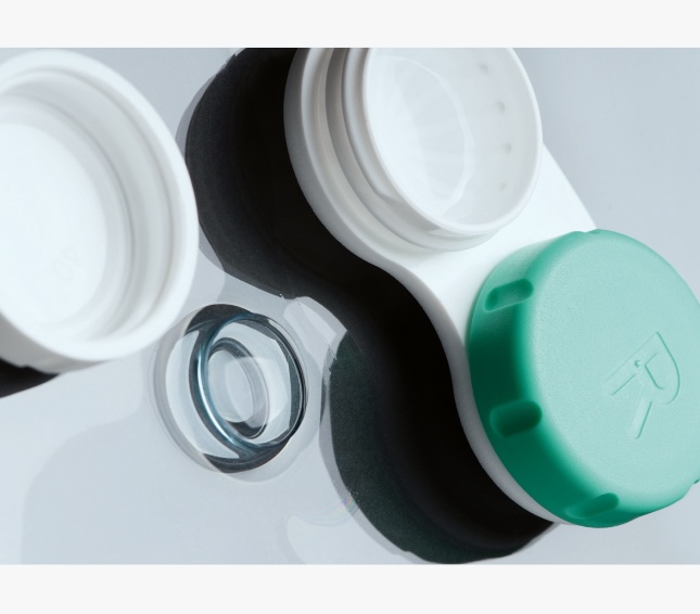 Contact lens and contact lens storage case