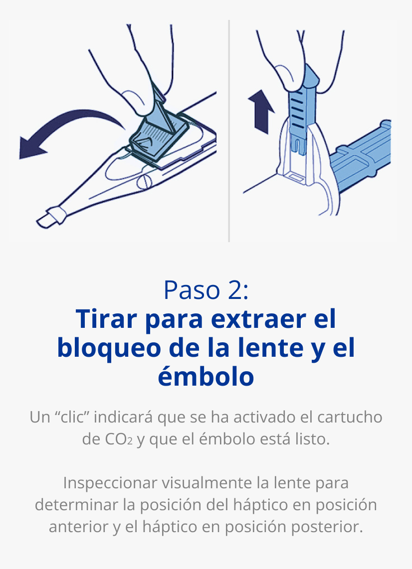 Dos ilustraciones del segundo paso de la preparación del implante con el dispositivo UltraSert. La imagen de la izquierda tiene una mano tirando del tope de la lente en un dispositivo UltraSert. La imagen de la derecha tiene una mano sacando el émbolo de un dispositivo UltraSert.